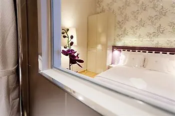 Vasanta Hotel